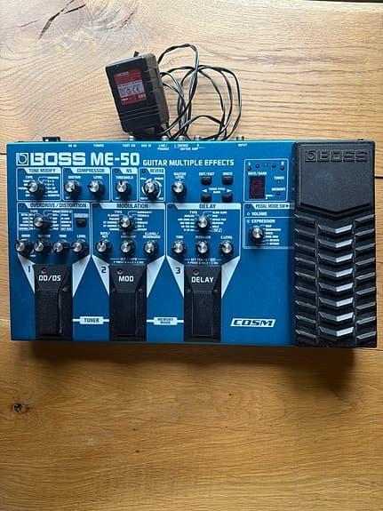 Boss ME-50 kitaran multiefektilaite+virtalähde