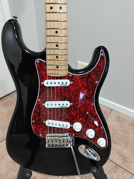 Squier Stratocaster sähkökitara musta - image 2