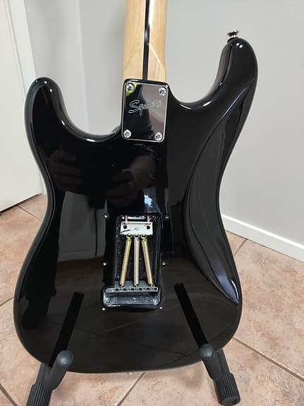 Squier Stratocaster sähkökitara musta - image 4