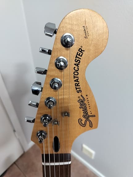 Squier Stratocaster sähkökitarat sunburst - image 3