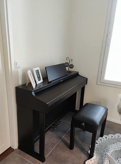 Roland HP-302 SuperNATURAL Digital Piano (Rosewood)