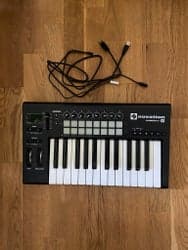 Novation Launchkey 25 MK2 MIDI-keyboard