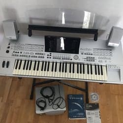 Yamaha Tyros digital arbetsstation och Monitor med stativ och högtalarsystem