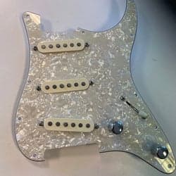 Lundgren BJFE mickar, Warmoth Stratocaster plektrumskydd