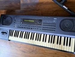 Korg i4S Interaktiv Musik Workstation med ställ