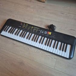 Yamaha PSR-F52 Digital Keyboard