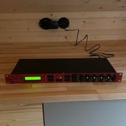 Access Virus Rack synthesizer. Fungerande men rattar glappar.