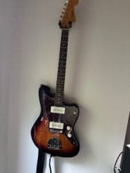Baritone moddad Jazzmaster (Squier)