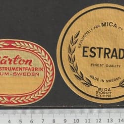 2 etiketter, 1 Bjärton Bjärnum, 1 Mica Hagstrom, Estrada Gitarr stränginstrument