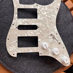 Pearl plektrumskydd HSH för Fender Stratocaster