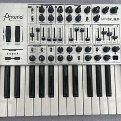 Arturia MiniBrute SE Analog Synthesizer