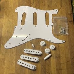 3-lagers Plektrumskydd med tillbehör för Stratocaster