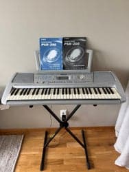 Keyboard Yamaha PSR-290 stativ och notställ