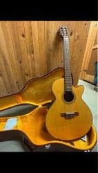 Cort CEC-5 Halvakustisk gitarr med tillbehör