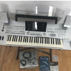 Yamaha Tyros digital workstation och monitor speaker samt stativ