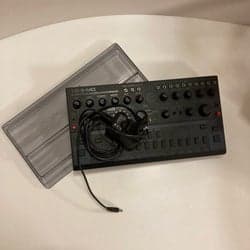 Behringer TD-3-MO Analog Bass Line Synthesizer + decksaver