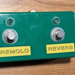 Pedalomkopplare för tremolo och reverb