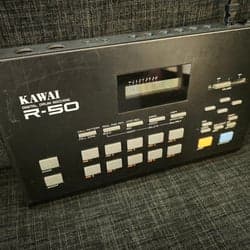 Kawai R-50 trummaskin