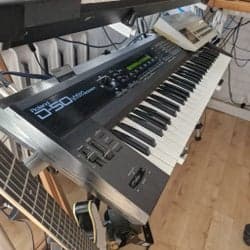 Roland D-50 Synthesizer + memory card + case
