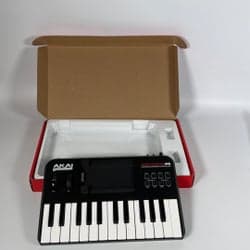AKAI Professional Synth Station 25 Portabelt Keyboard Controller