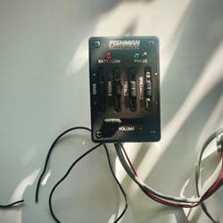 Fishman Acoustic Matrix Professional preamp + piezo pickup – akustisk gitarr