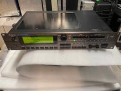 Roland XV-5080 Synthesizer