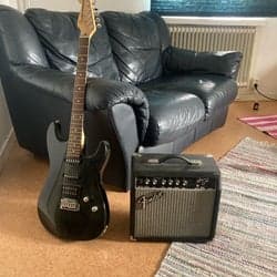 Squier Showmaster Electric Guitar with Fender Amp