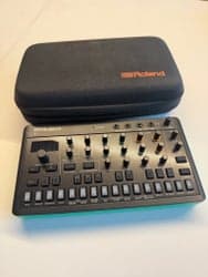 Roland S-1 Tweak Synthesizer med Fodral