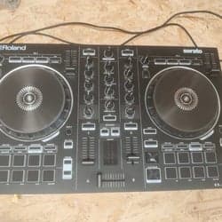 Roland DJ-202 DJ Controller with TR Drum Kits