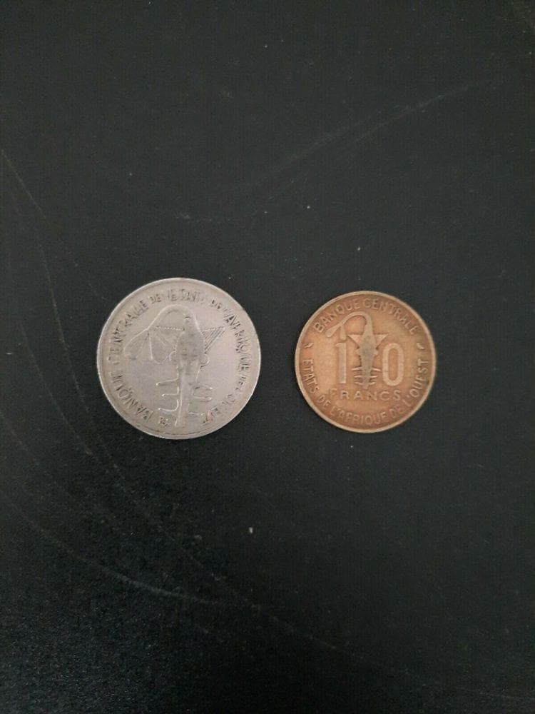 2 Münzen Die Banque Centrale des Etats de l'A