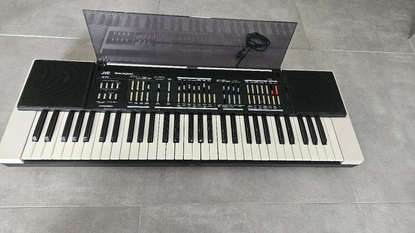 JVC KB-700 Elektronisches Keyboard Synthesize
