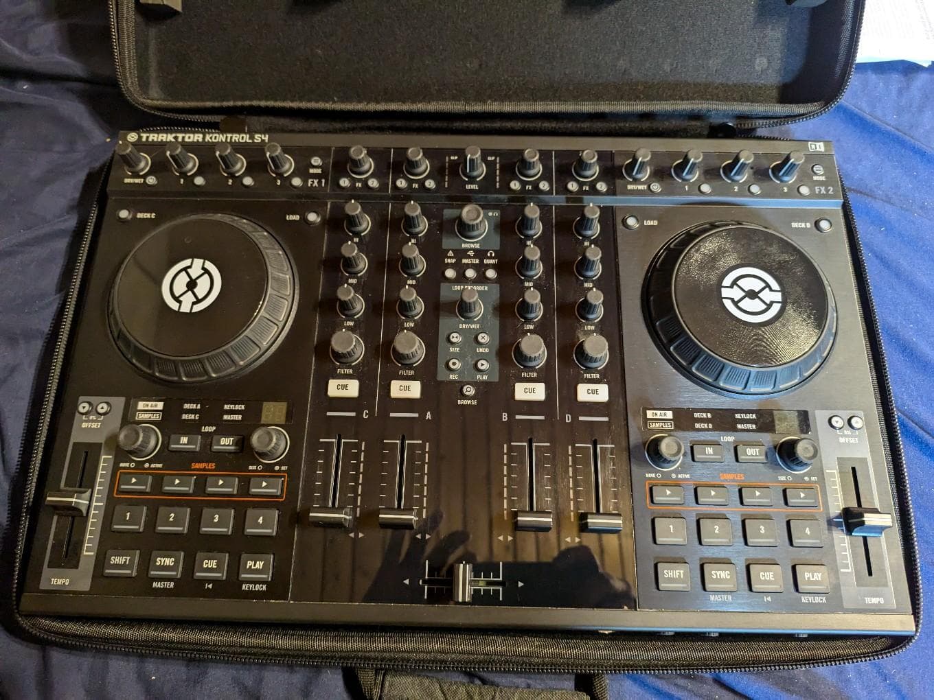 DJ mixer Traktor Kontrol S4 MK1