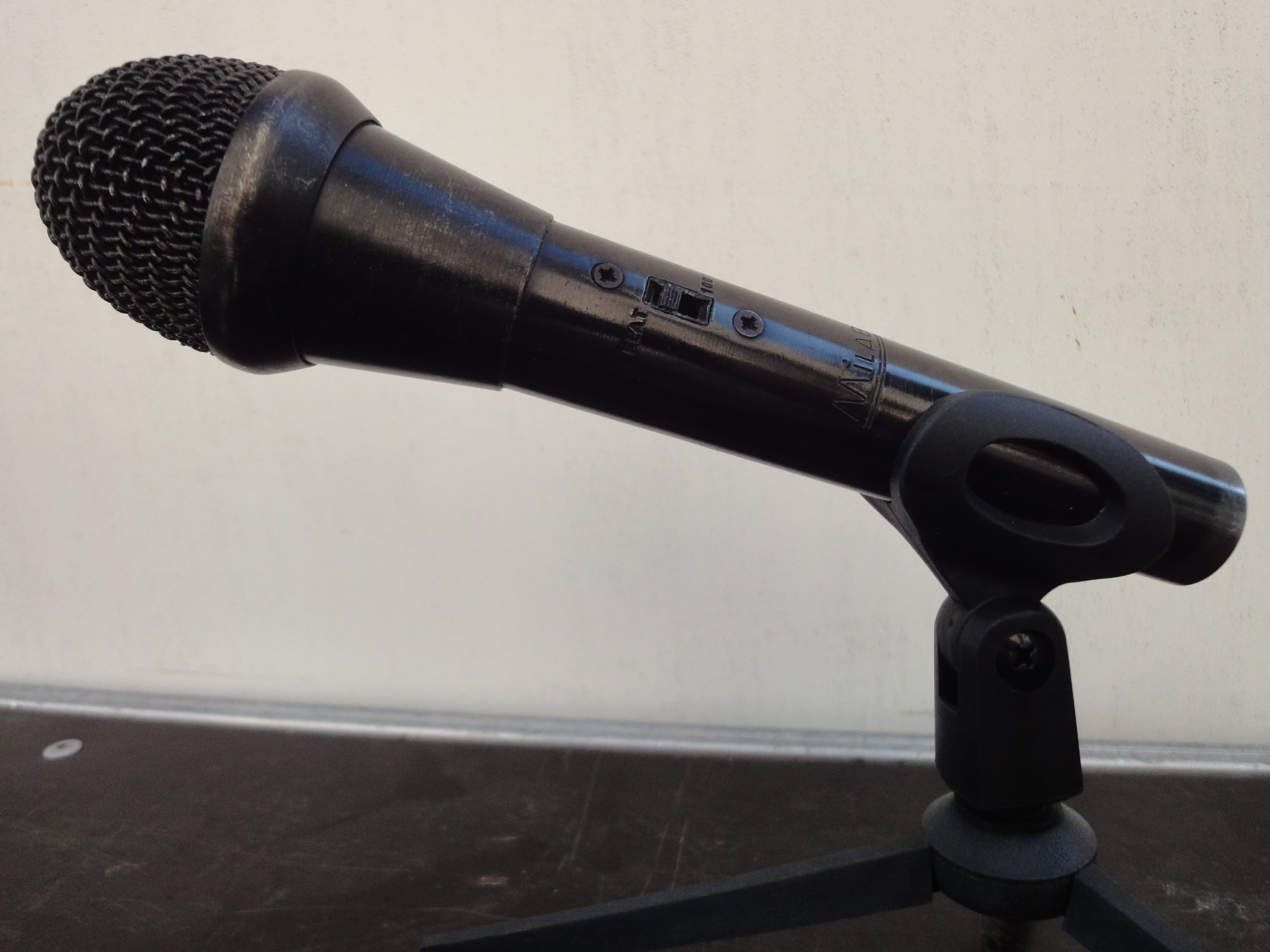 EXTRAORDINAIRE MICROPHONE DE CHANT STATIQUE à CONDENSATEUR : MILAB BM-75. Prix unitaire