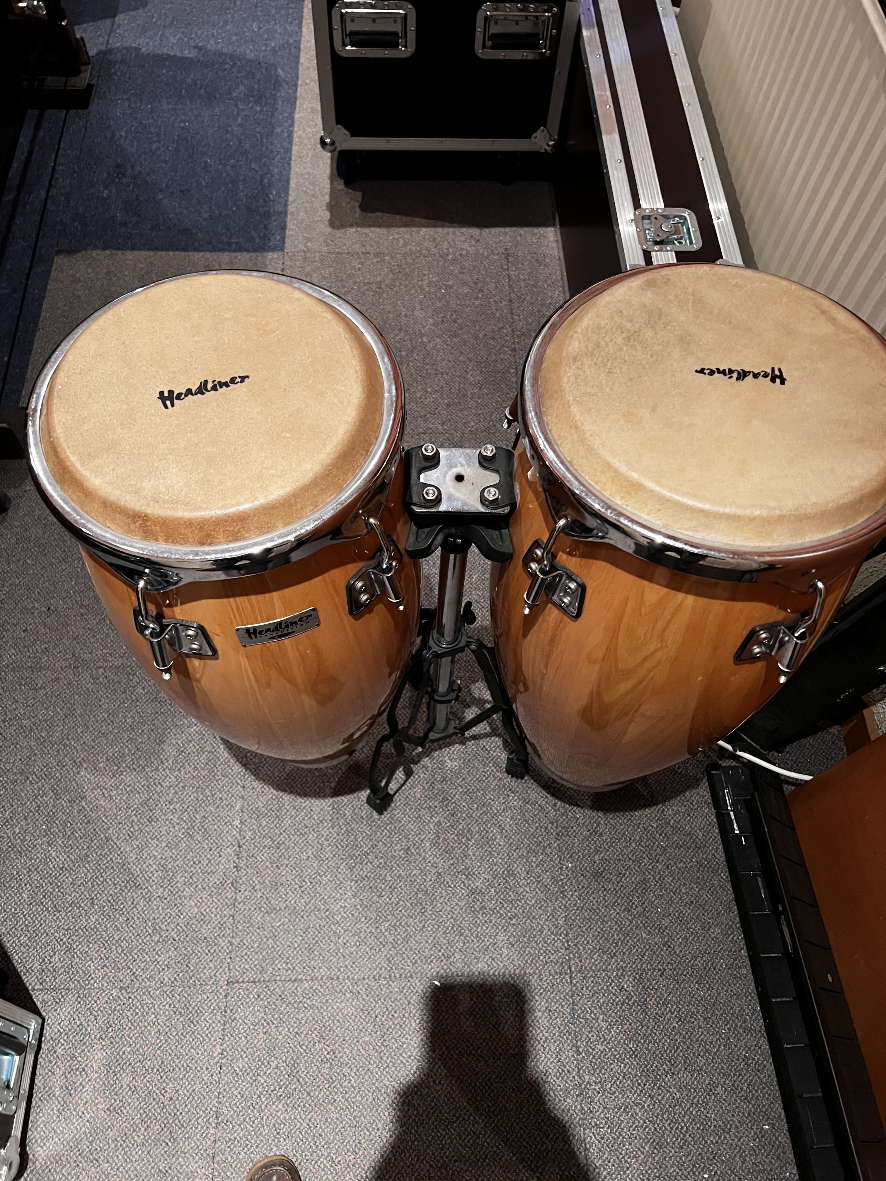 A vendre paire de conga sur pied tripode
