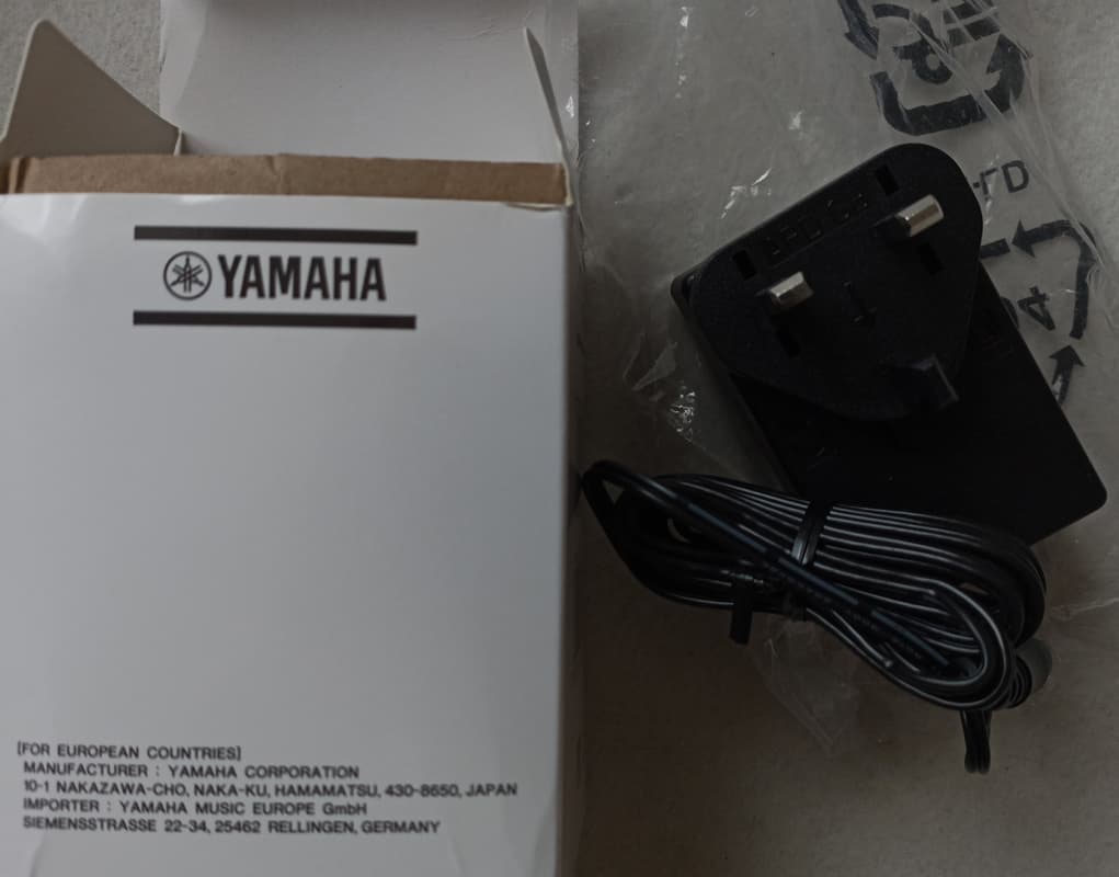 Adaptateur Yamaha PA-150B, broche anglaise, neuf, port non compris (France)