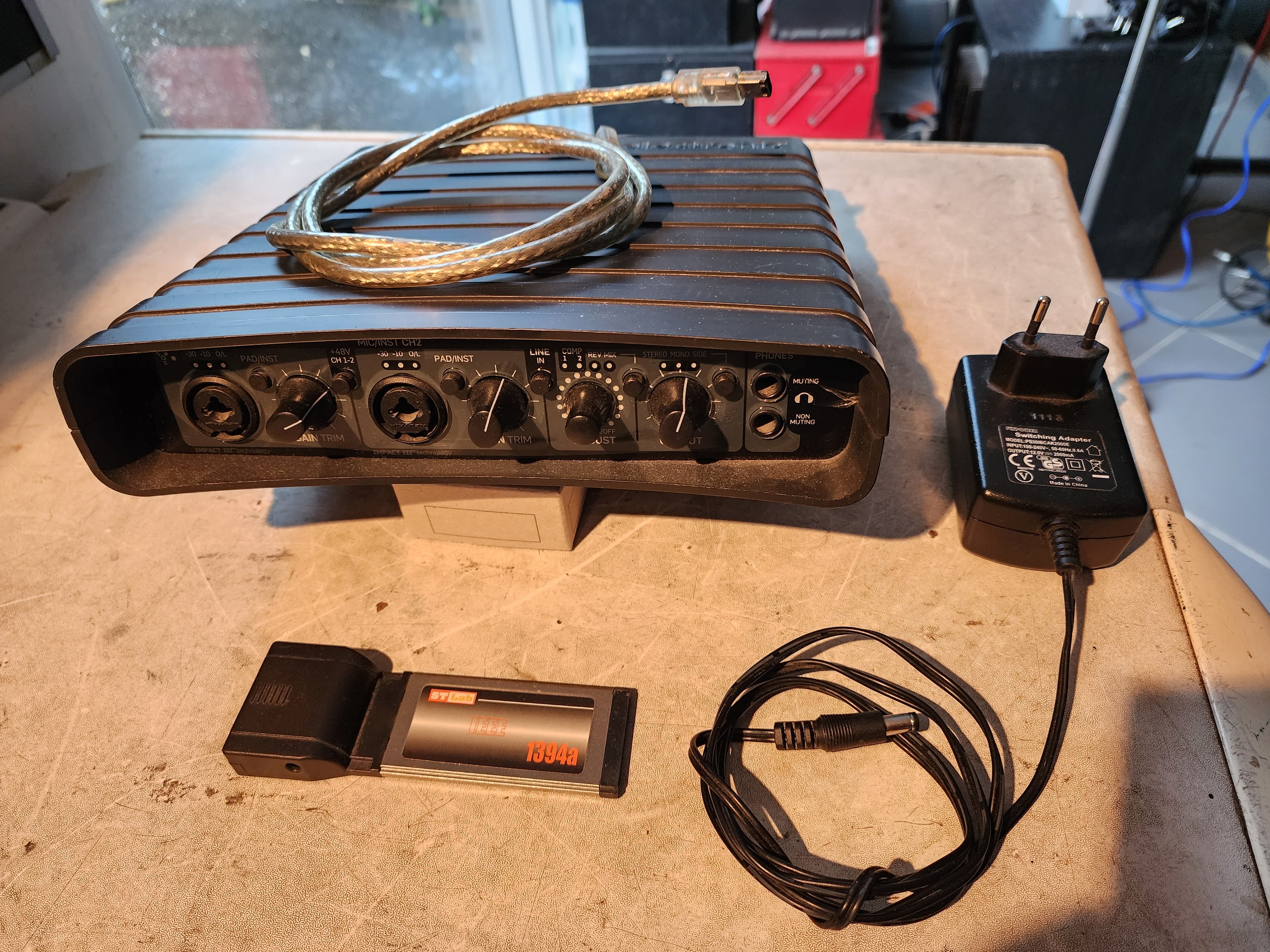 Vends TC Electronic Impact Twin avec option Express card IEEE 1394a + accessoires