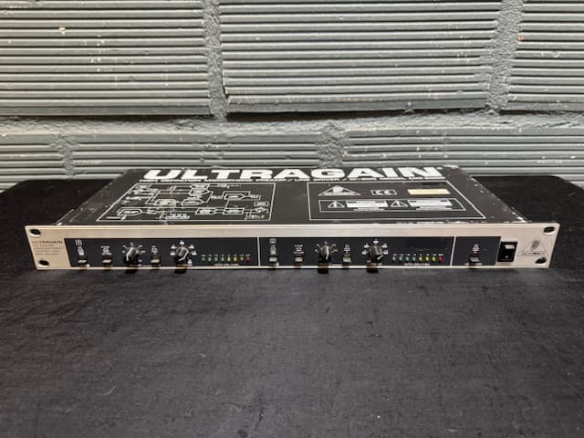 BEHRINGER MIC 2000
