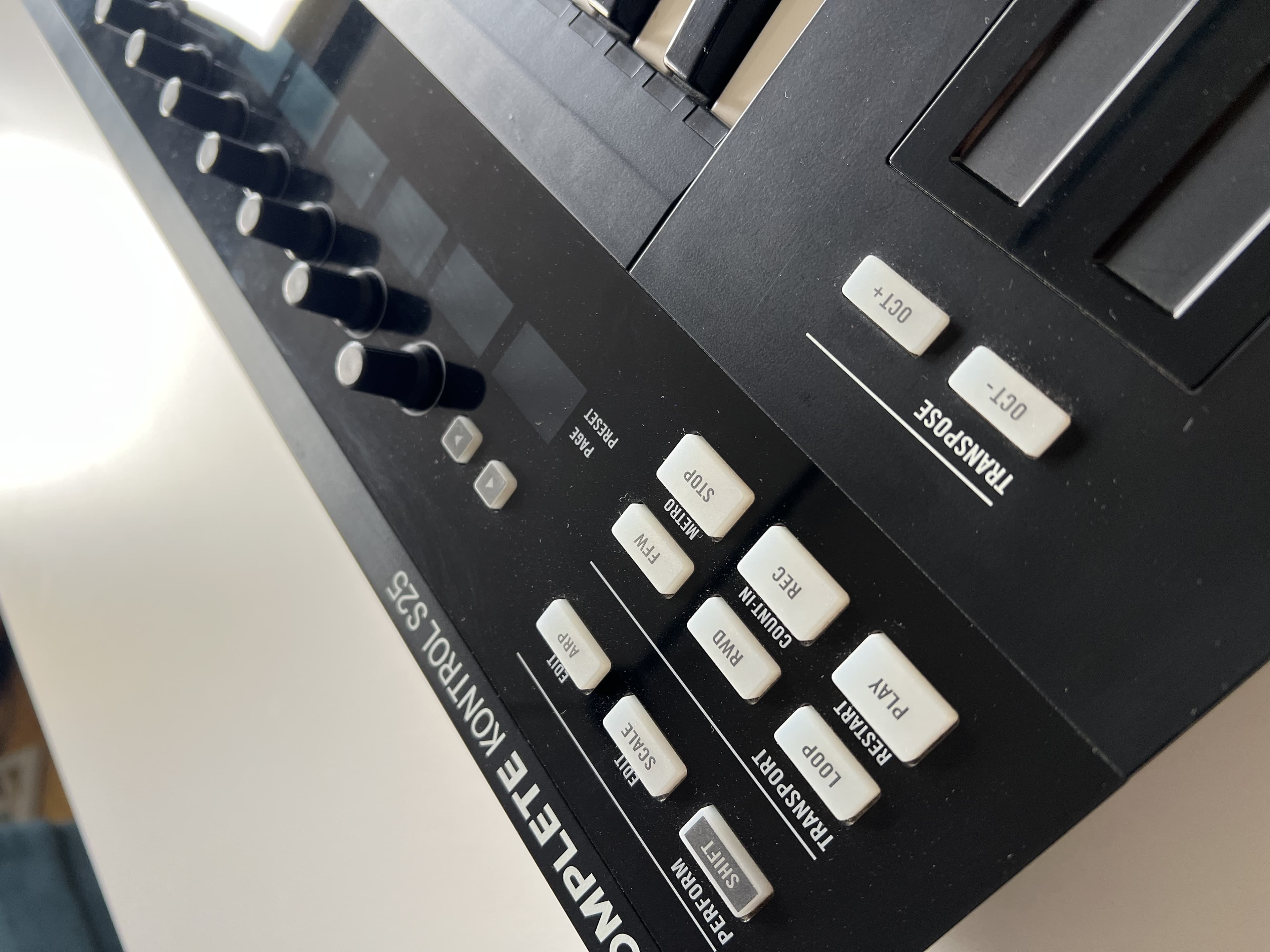 KONTROL S25