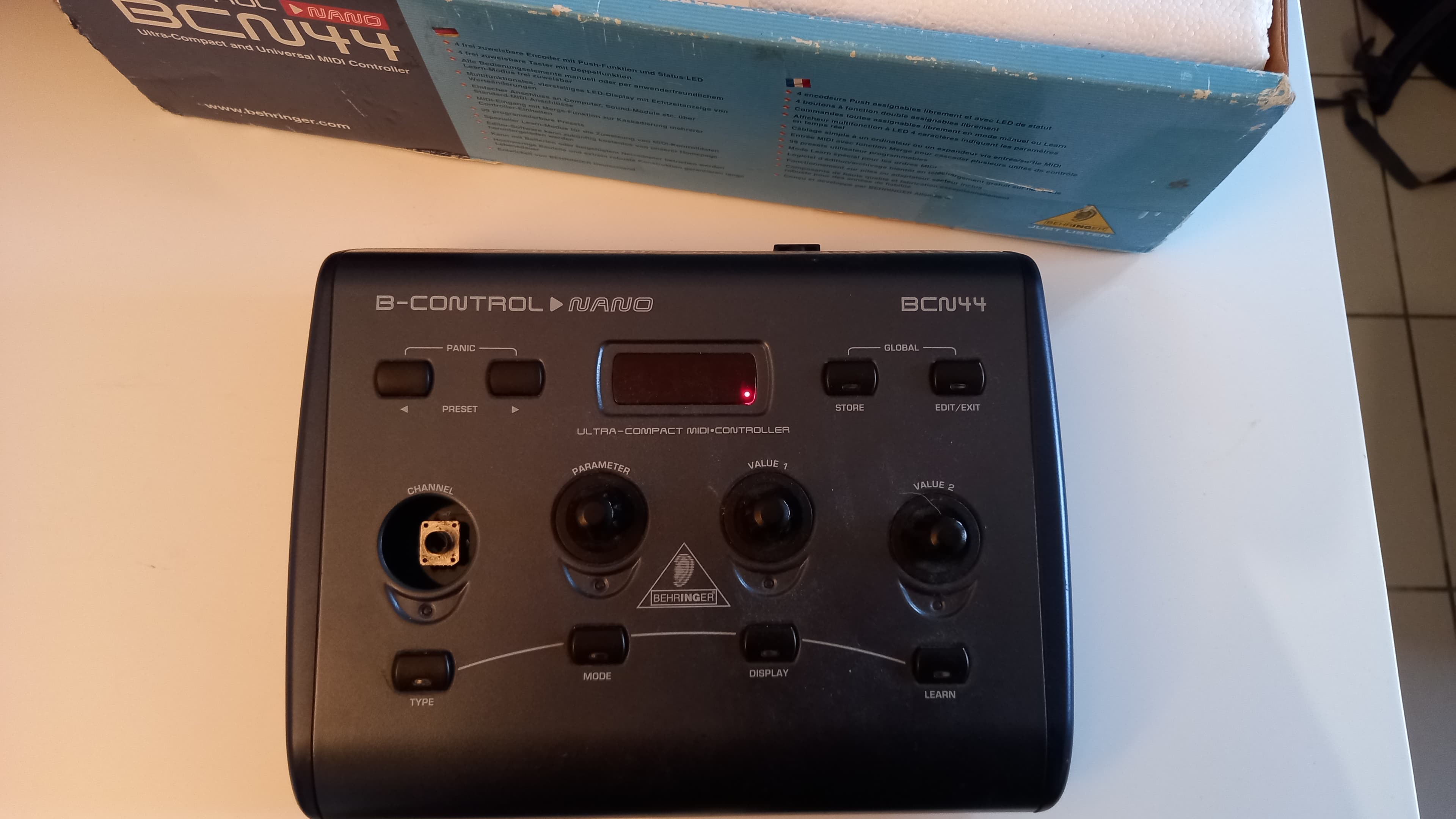 Behringer B-Control Nano BCN44 fonctionnel mais avec un potard en moins