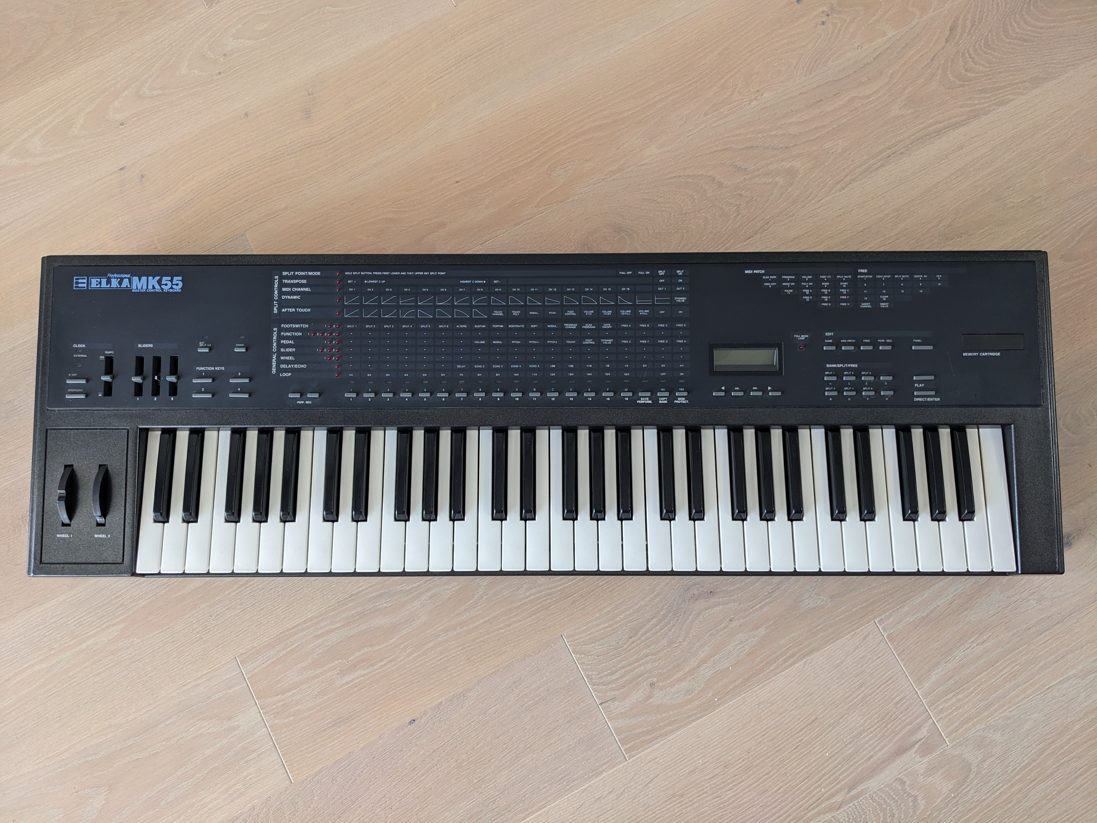 Vends ELKA MK-55 MIDI master keyboard avec poly aftertouch