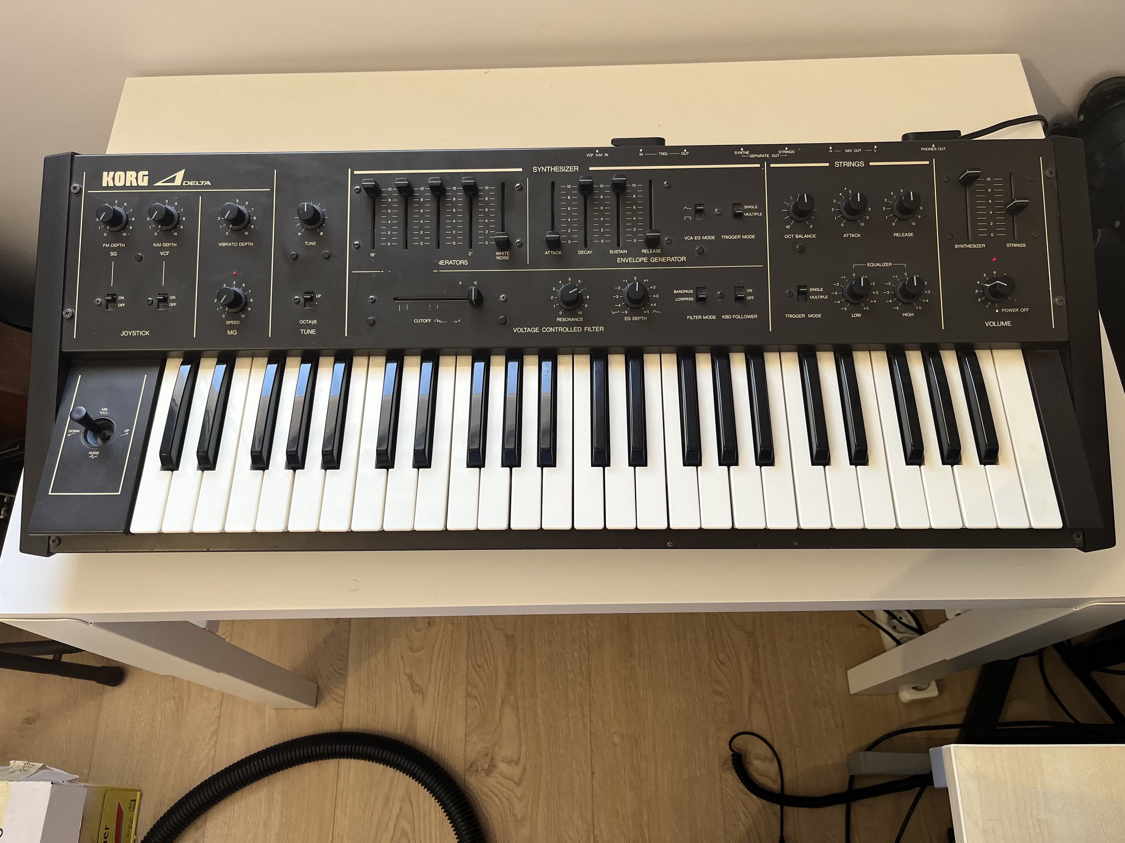 Korg Delta avec flycase d'origine