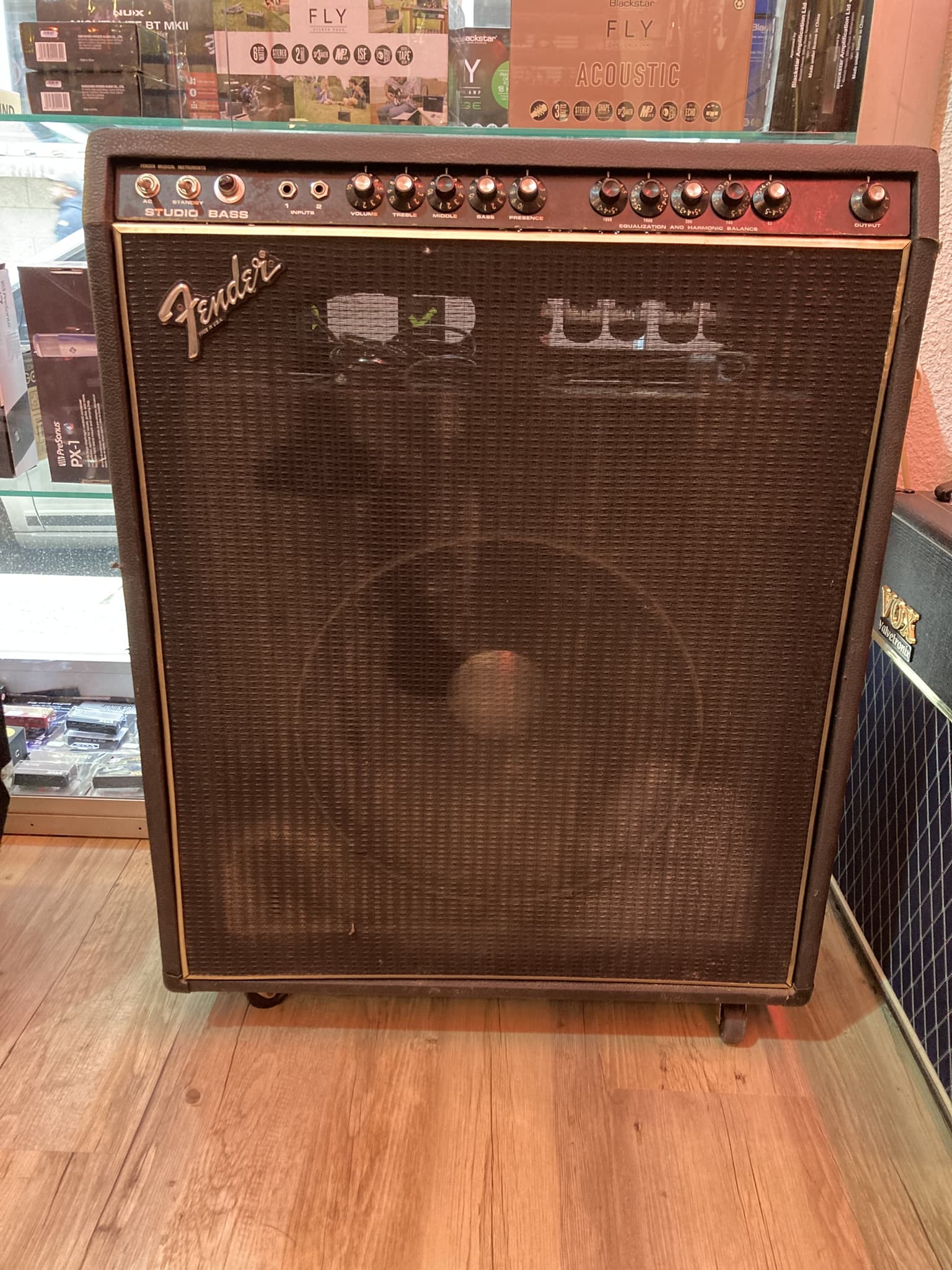 FENDER - Studio Bass – Fin '70s