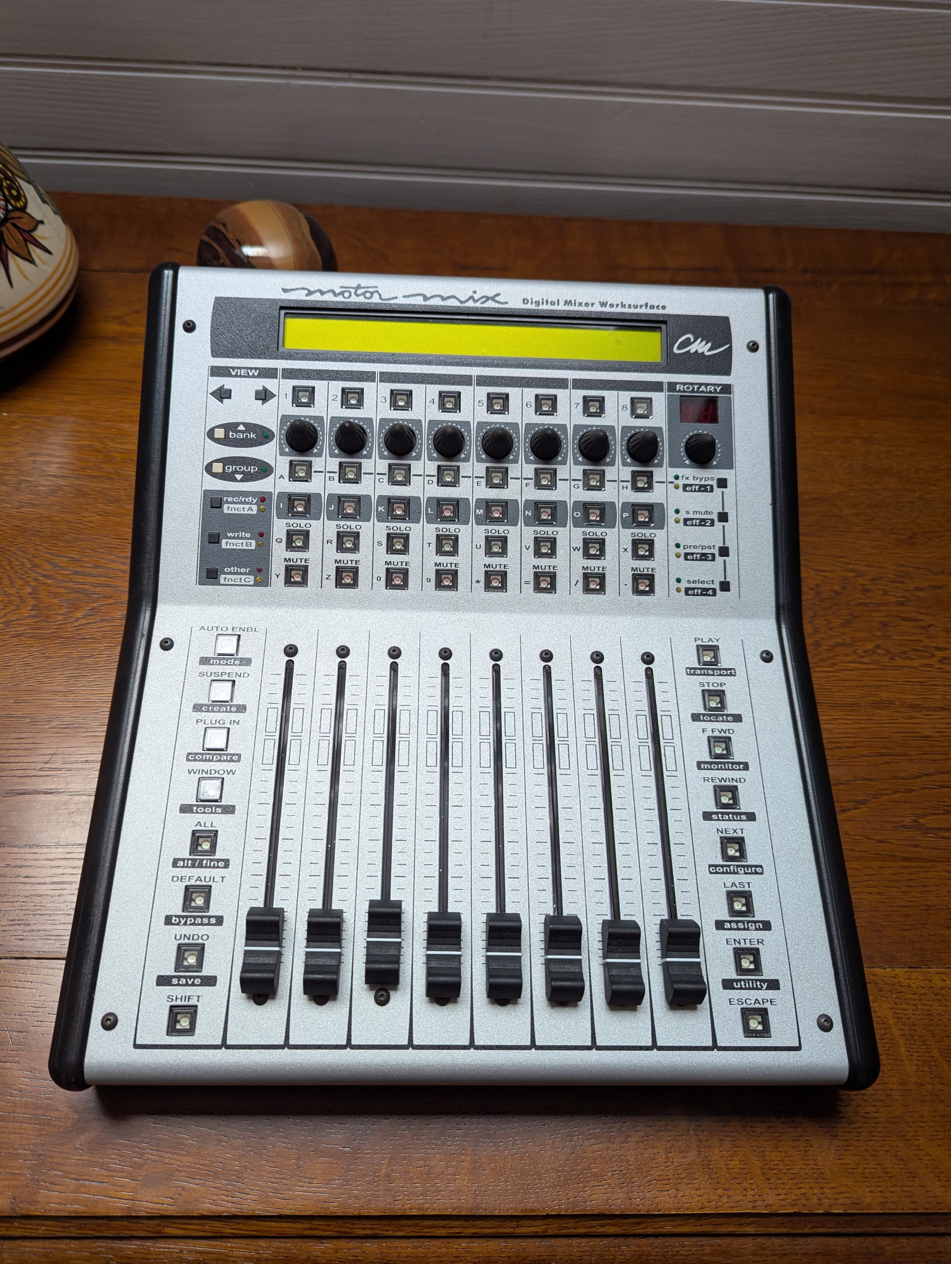 CM Labs MotorMix - Surface de contrôle avec faders motorisés