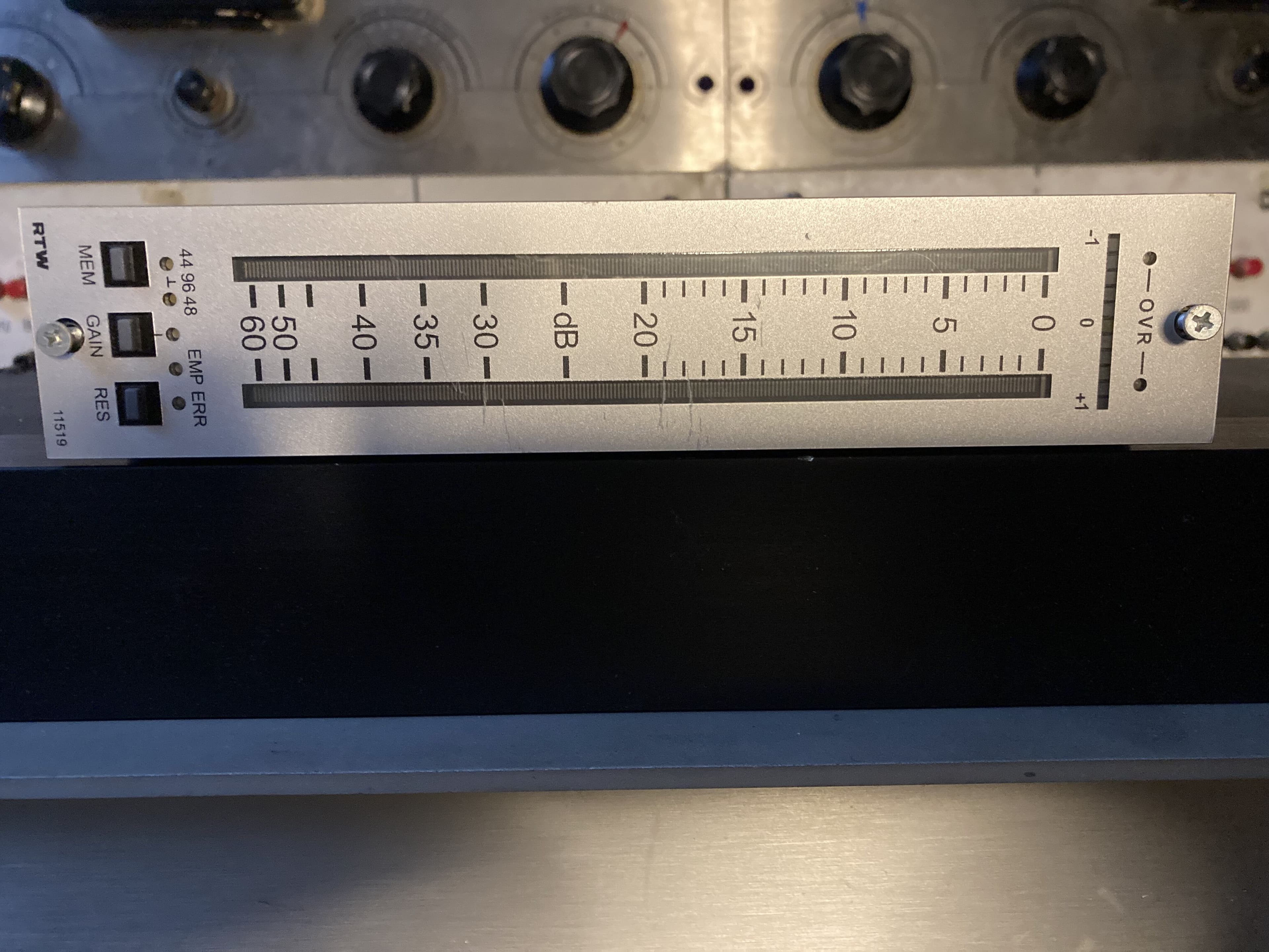 NTP PEAKMETER NUMERIQUE AES PLASMA - série 11519 G STU