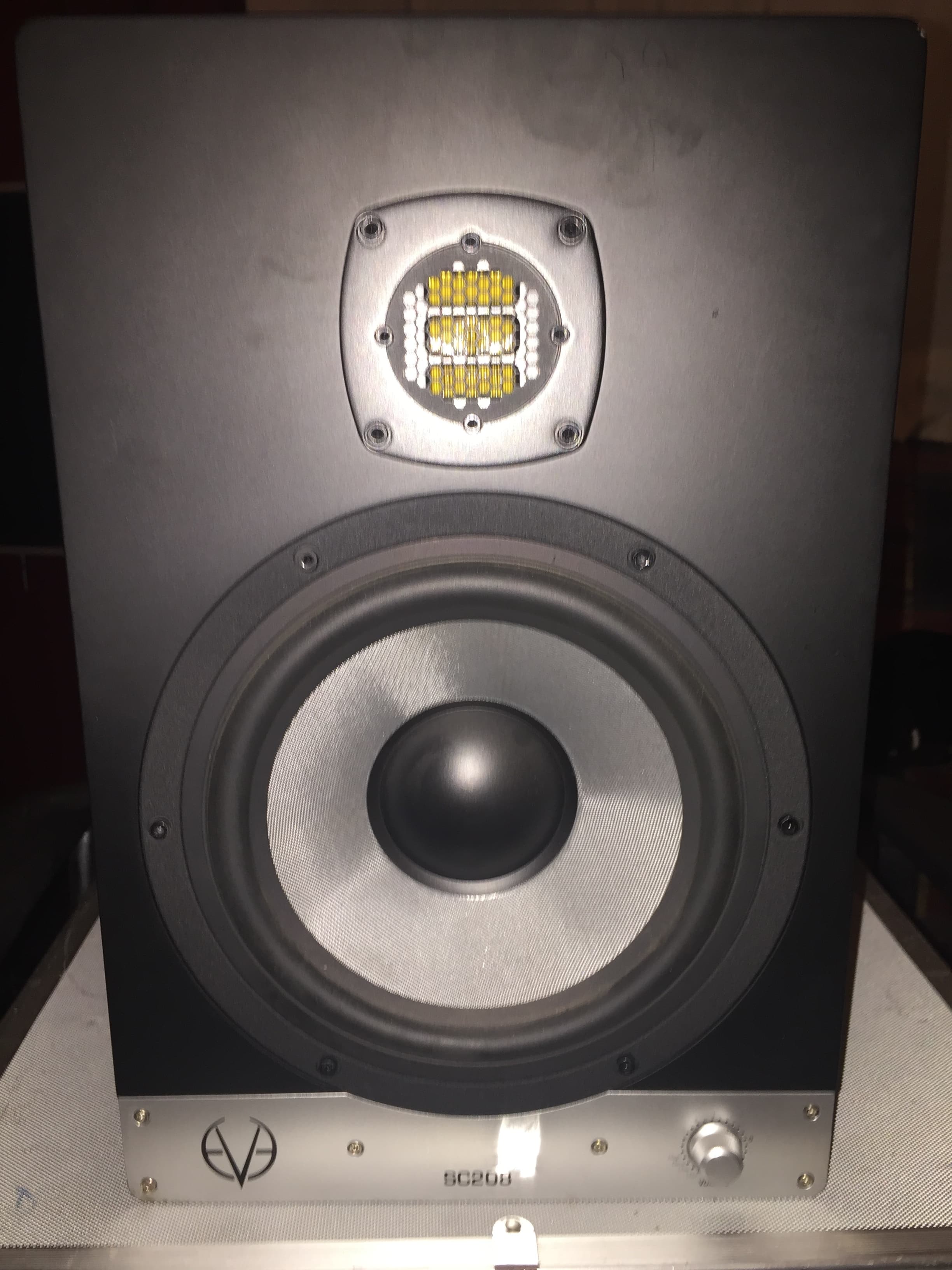 EVE AUDIO SC208