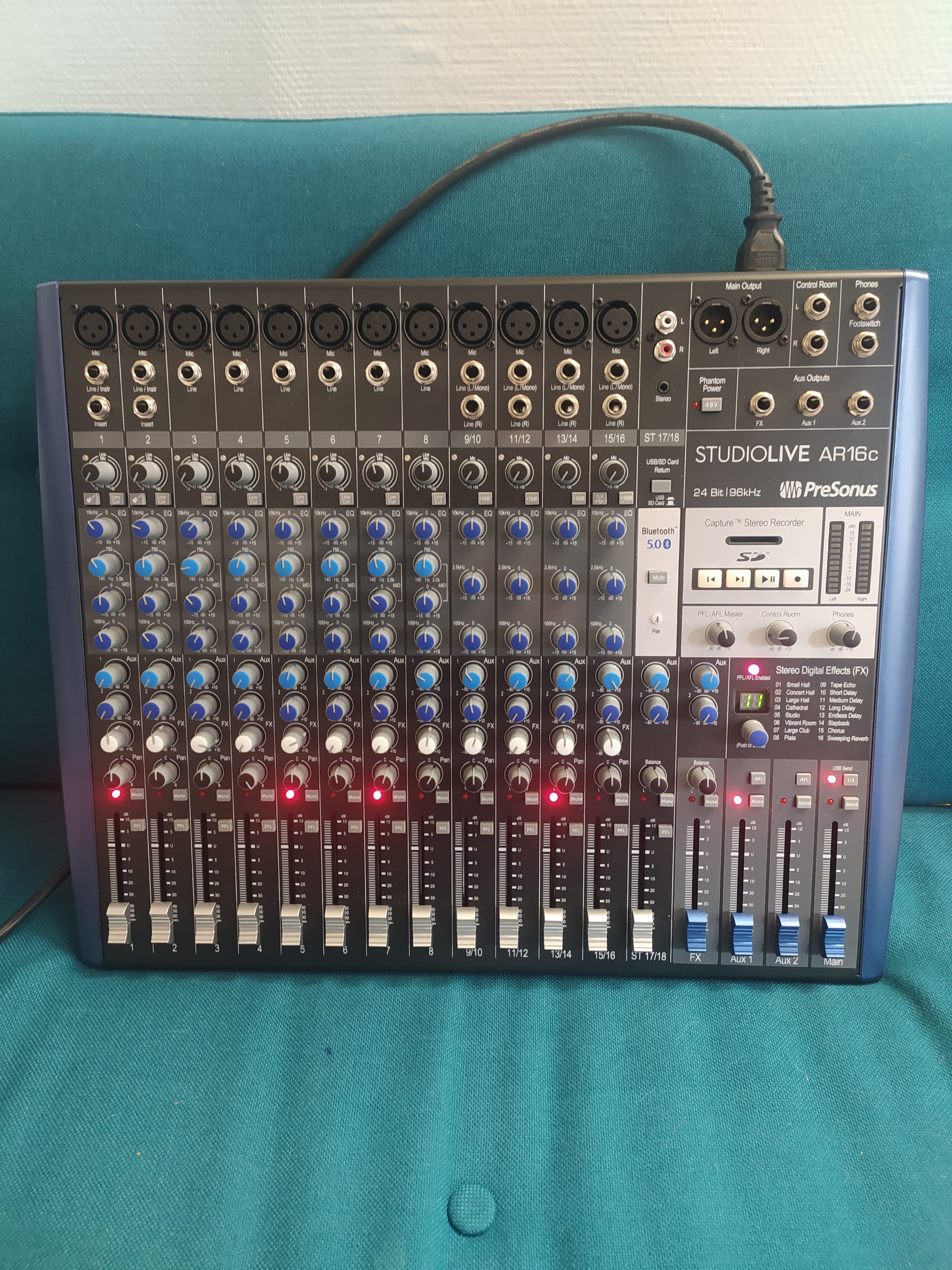 PRESONUS " Studio live Presonus AR16 C " Table Mix + carte son + Housse
