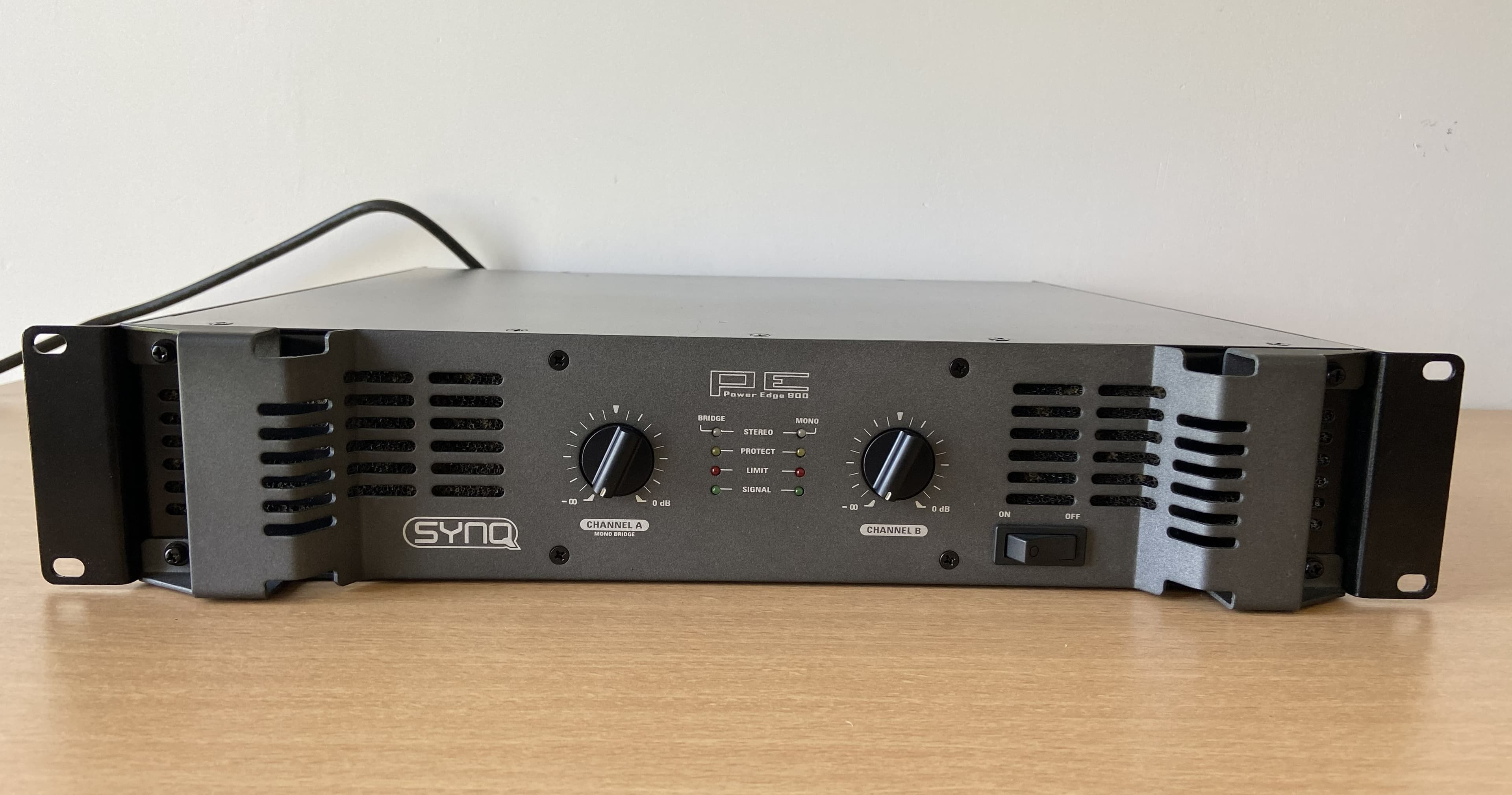 Ampli 2*300watts 8Ohms