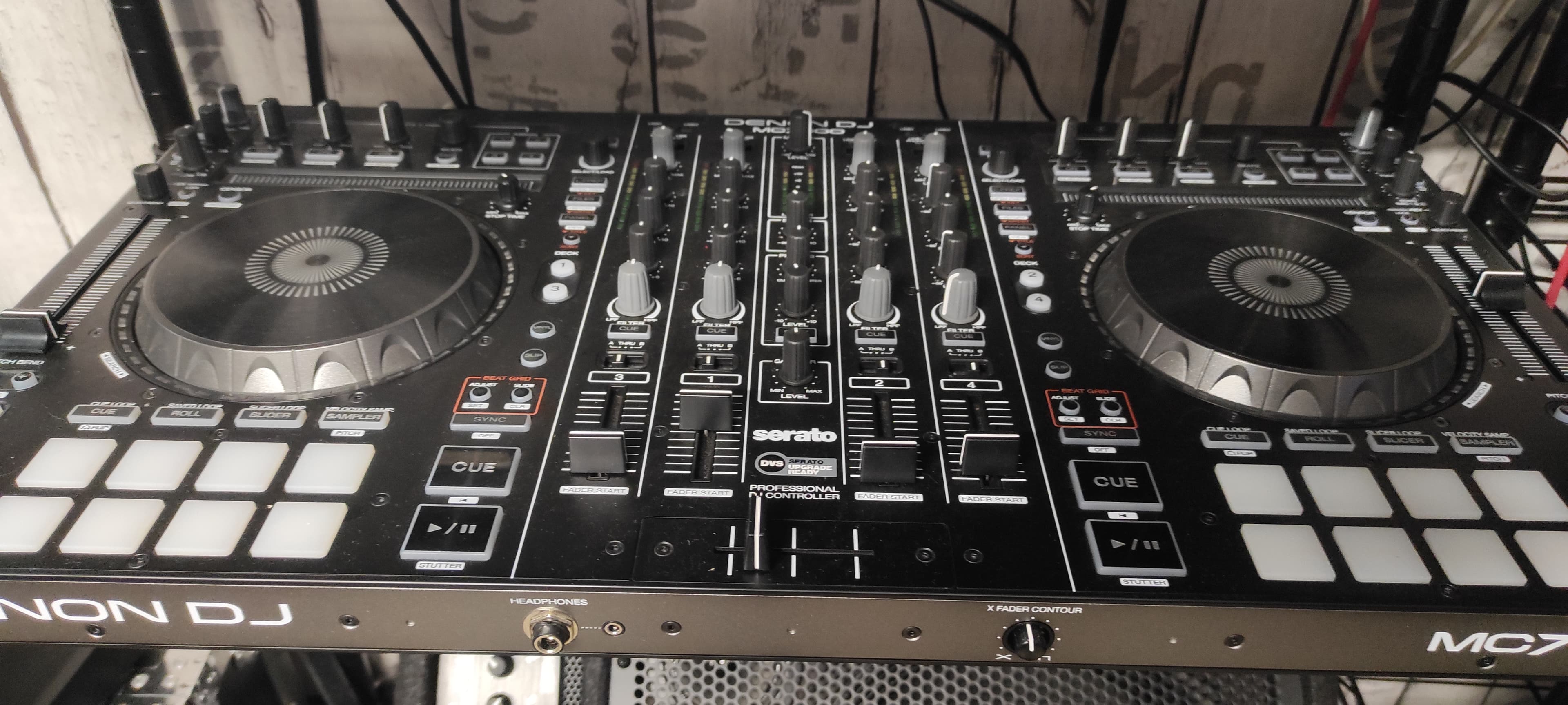 Denon dj mc7000 avec flight case