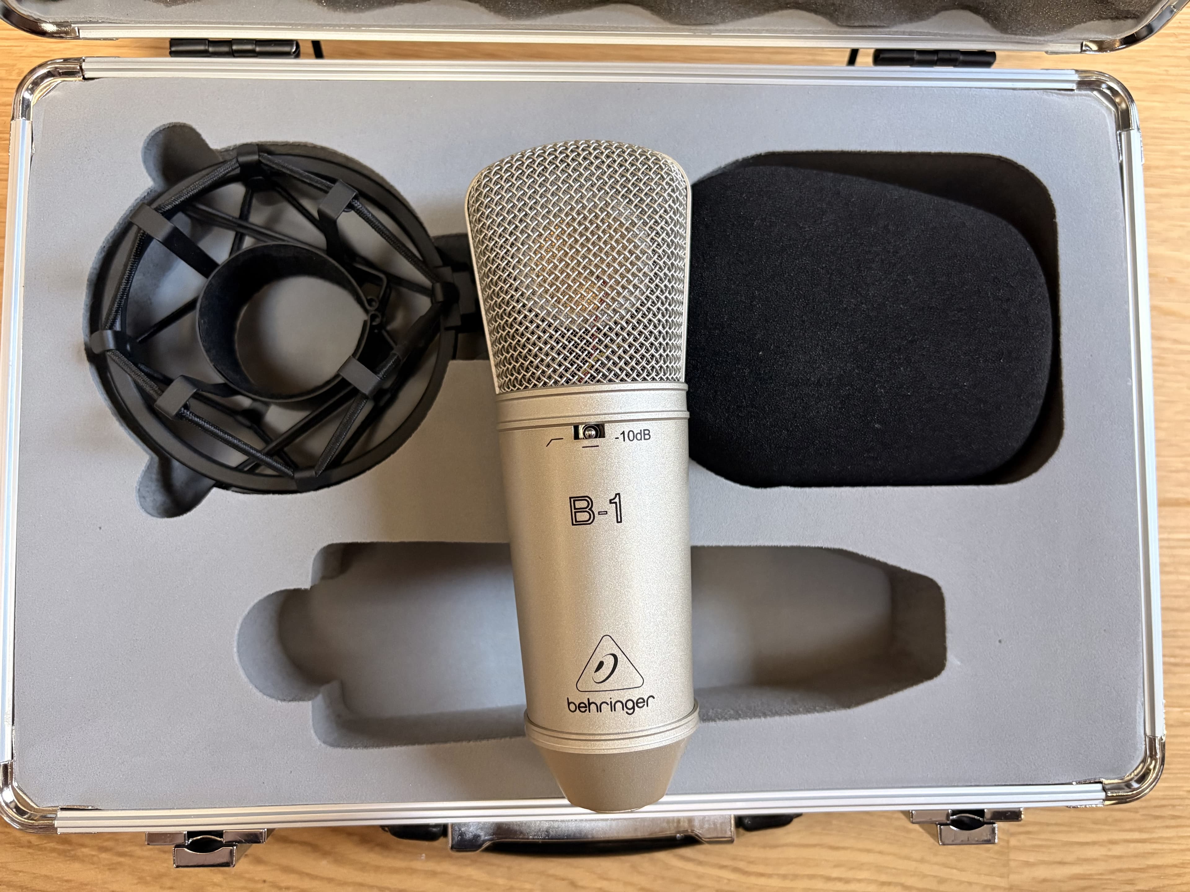 Behringer B-1 neuf