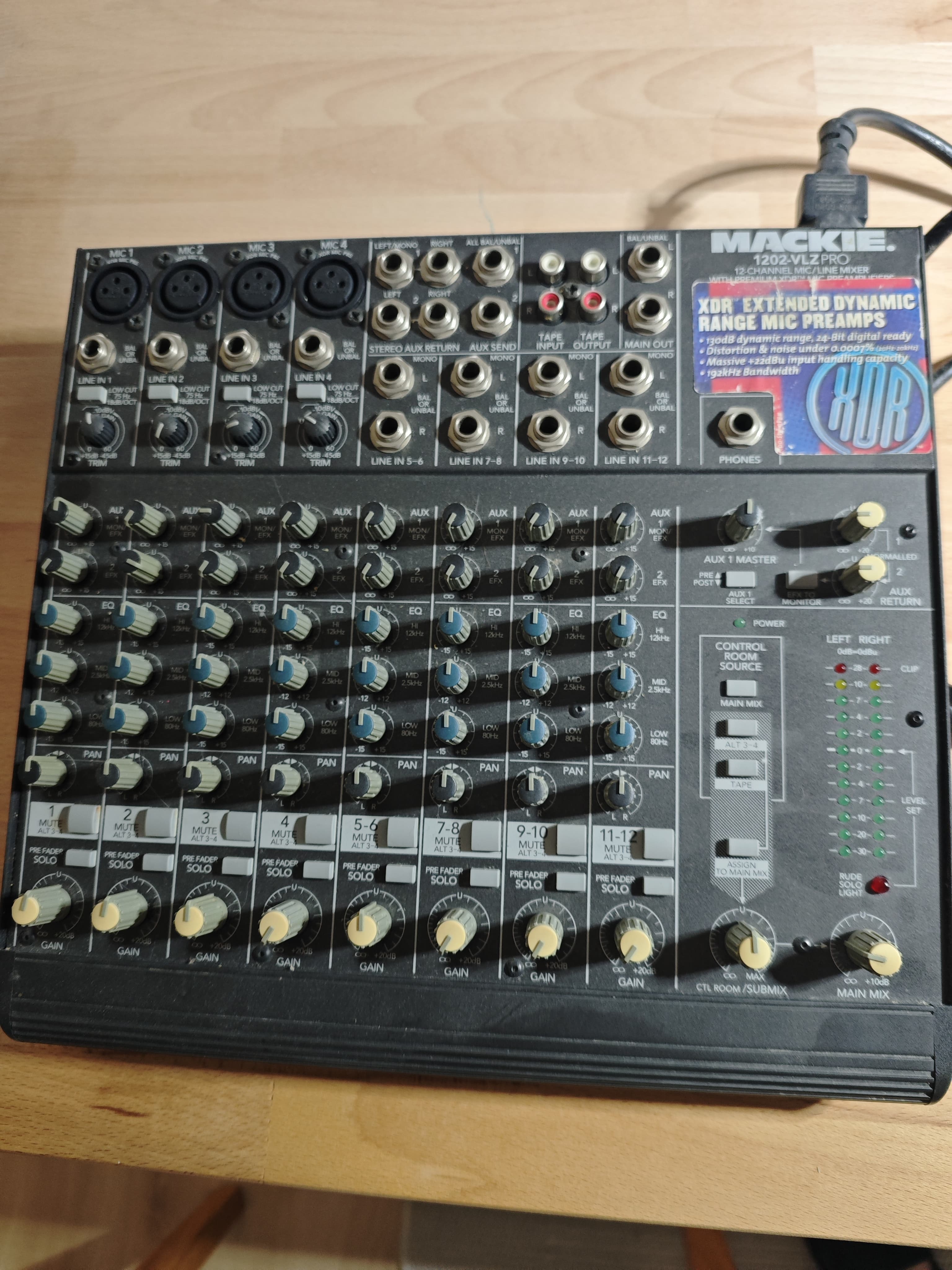 Table analogique Mackie 1202 VLZ PRO (2003)